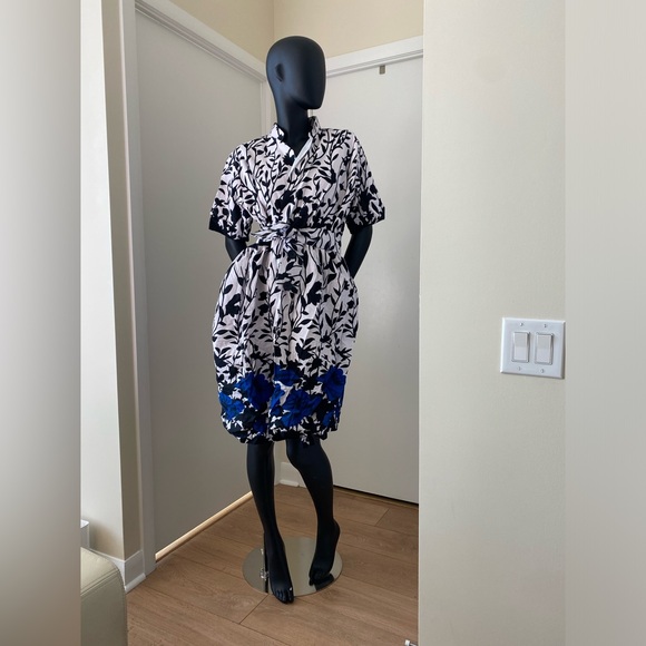 Classy Wrap Dress - One Size Fits All - Picture 4 of 4